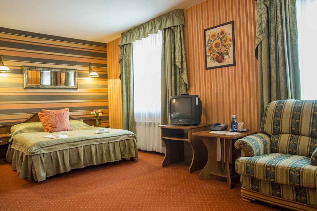 Hotel Mazurski Dworek Mikołajki Habitación foto