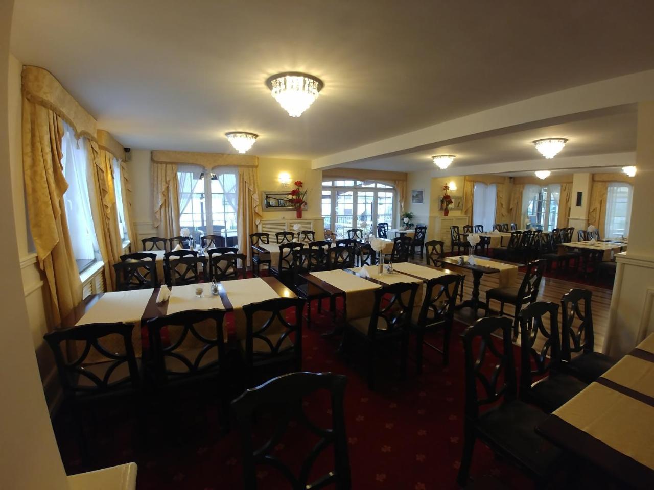 Hotel Mazurski Dworek Mikołajki Exterior foto